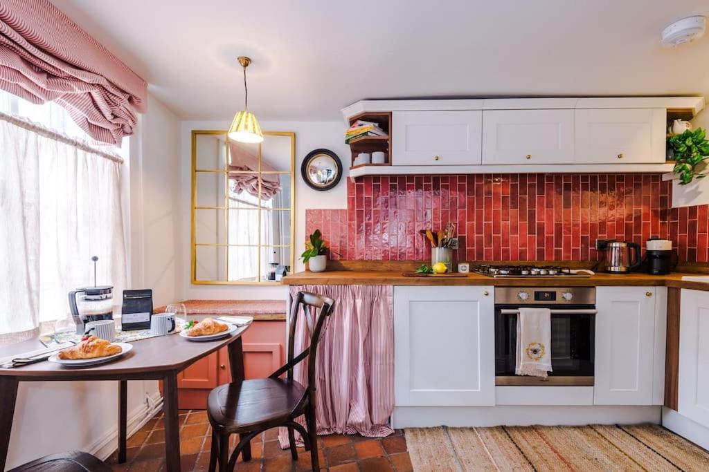 Rustic Chester Cottage Near Shops & Terrace Екстер'єр фото