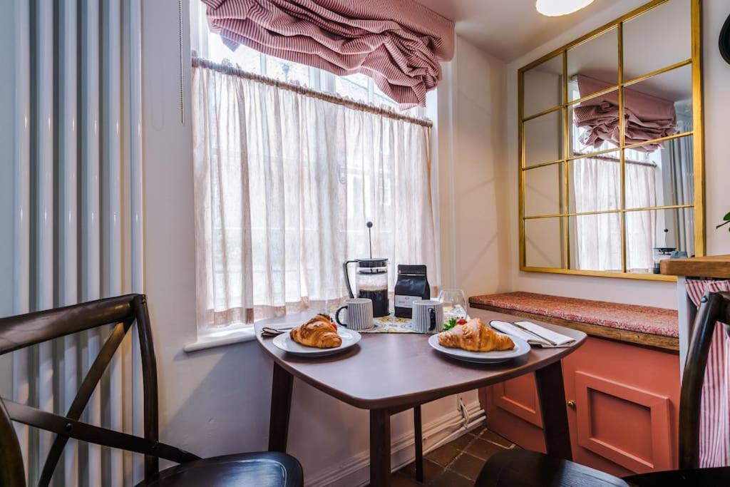 Rustic Chester Cottage Near Shops & Terrace Екстер'єр фото